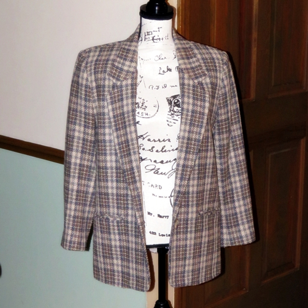 Chic Plaid Blazer - Great with Jeans! LIKE NEW! 8